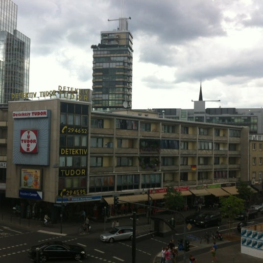 รูปภาพถ่ายที่ Muscat HairArtist - Ihr Friseur in Frankfurt โดย Thomas M. เมื่อ 6/23/2012