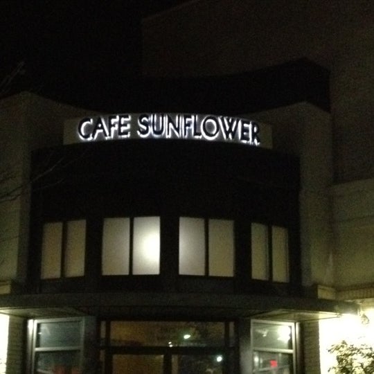 Das Foto wurde bei Cafe Sunflower Sandy Springs von Plasmosis P. am 3/14/2012 aufgenommen