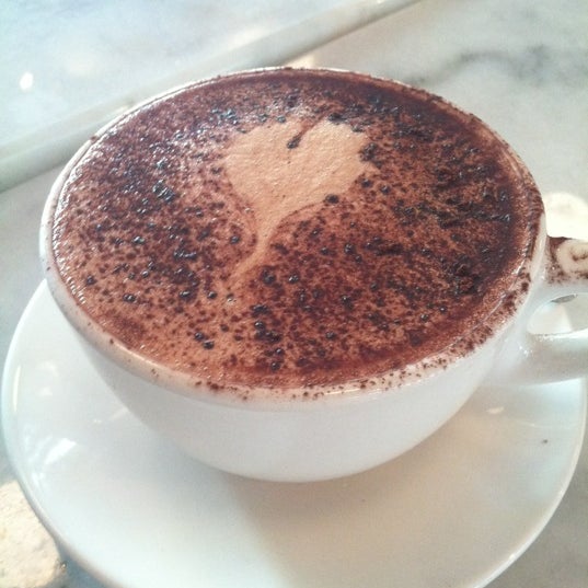 2/16/2012 tarihinde Alex C.ziyaretçi tarafından Cafe Sophie'de çekilen fotoğraf
