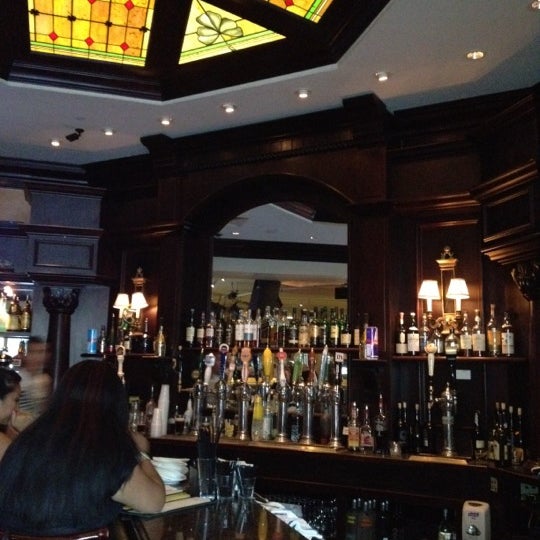 7/7/2012にGreg M.がRosie McCann&#39;s Irish Pub &amp; Restaurantで撮った写真
