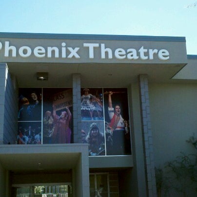 Foto tirada no(a) Phoenix Theatre por Anthony B. em 9/13/2012