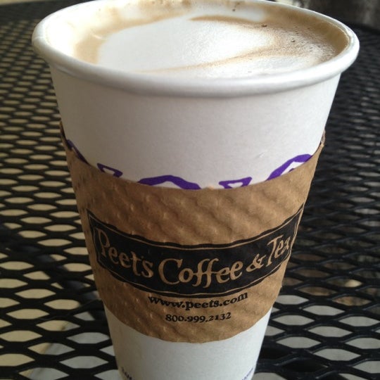 Photo taken at Peet&#39;s Coffee &amp; Tea by brian.브라이언 on 2/25/2012
