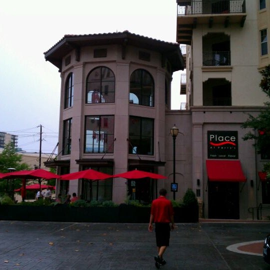 Foto tirada no(a) Place at Perry&#39;s por Kurt v. em 5/8/2012