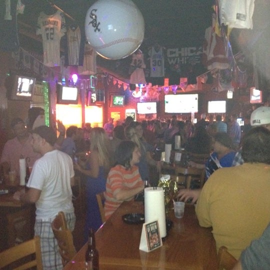 Foto tomada en Danny Z&#39;s Grub N Pub  por Casey M. el 9/7/2012