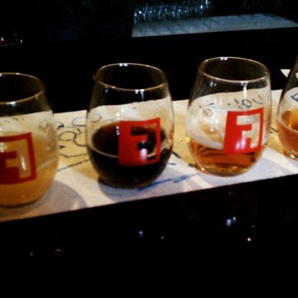Foto diambil di Fullsteam Brewery oleh Jon O. pada 3/11/2012