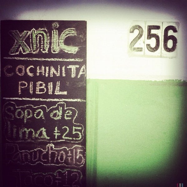 Photo prise au Xnic Cochinita par Alfredo S. le4/10/2012