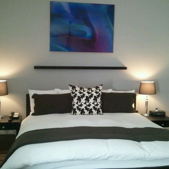 Снимок сделан в Crescent Hotel Beverly Hills пользователем Irene O. 2/28/2012
