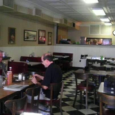 Foto diambil di City Cafe oleh Jason A. pada 8/6/2012