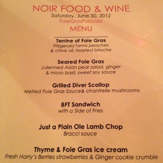 Foto scattata a Noir Food &amp; Wine da Mike U. il 7/1/2012