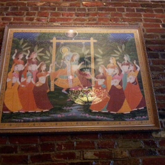 Foto scattata a Lovash Indian Restaurant &amp; Bar da Daniel il 7/15/2012