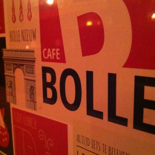 รูปภาพถ่ายที่ Café Bolle โดย meek m. เมื่อ 5/5/2012