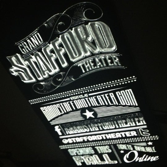 Das Foto wurde bei Grand Stafford Theater von Ricky am 8/3/2012 aufgenommen