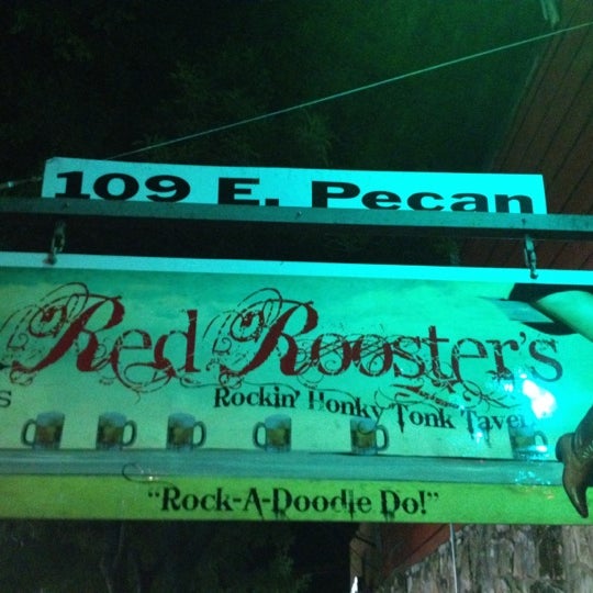 รูปภาพถ่ายที่ Red Rooster โดย Melanie M. เมื่อ 8/4/2012
