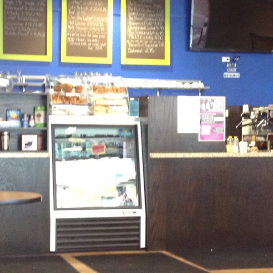 6/1/2012 tarihinde Rev &.ziyaretçi tarafından Overflow Coffee Bar'de çekilen fotoğraf