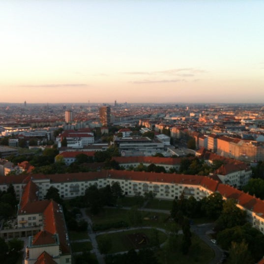 6/22/2012 tarihinde Julia G.ziyaretçi tarafından Das Turm'de çekilen fotoğraf