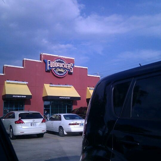 Photo taken at Fuddruckers by Anesh S. on 5/20/2012
