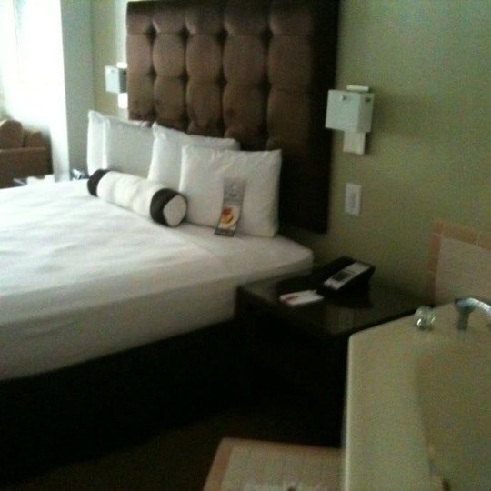 Das Foto wurde bei Dorchester Hotel von Marco B. am 6/20/2012 aufgenommen