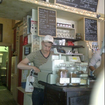 6/17/2012 tarihinde jiresellziyaretçi tarafından Cafe Panino Mucho Giusto'de çekilen fotoğraf