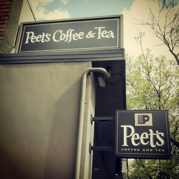 รูปภาพถ่ายที่ Peet&#39;s Coffee &amp; Tea โดย Sean C. เมื่อ 4/5/2012
