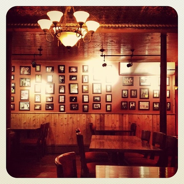 Foto tirada no(a) DeStefano&#39;s Steakhouse por Ron V. em 4/11/2012