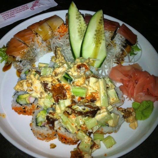 Foto scattata a Sushi Blues Cafe da Jess O. il 7/13/2012