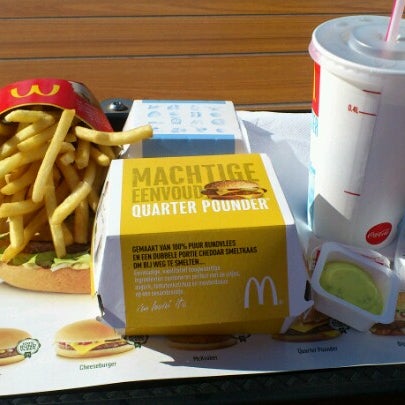 รูปภาพถ่ายที่ McDonald&#39;s โดย Mariëlle d. เมื่อ 7/12/2012