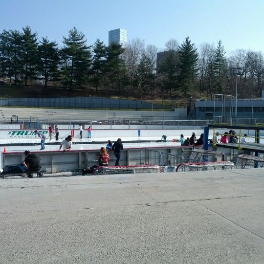 3/17/2012에 David B.님이 Central Park Dance Skaters Association (CPDSA) — Free Roller Skating Rink에서 찍은 사진
