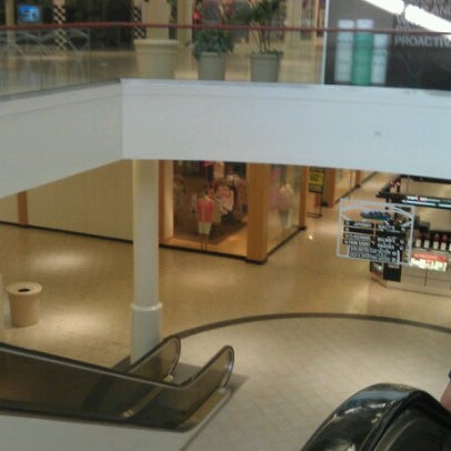 Das Foto wurde bei Chapel Hills Mall von Braden C. am 6/18/2012 aufgenommen