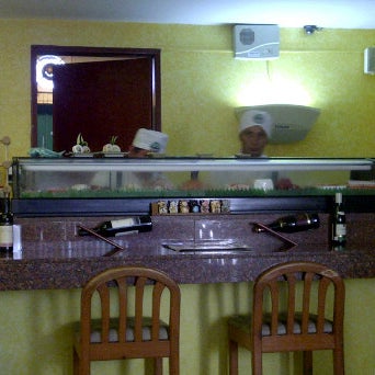 Foto diambil di Campay Sushi oleh Raul A. pada 4/29/2012