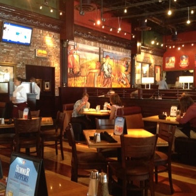 รูปภาพถ่ายที่ BJ&#39;s Restaurant &amp; Brewhouse โดย Amy M. เมื่อ 7/30/2012