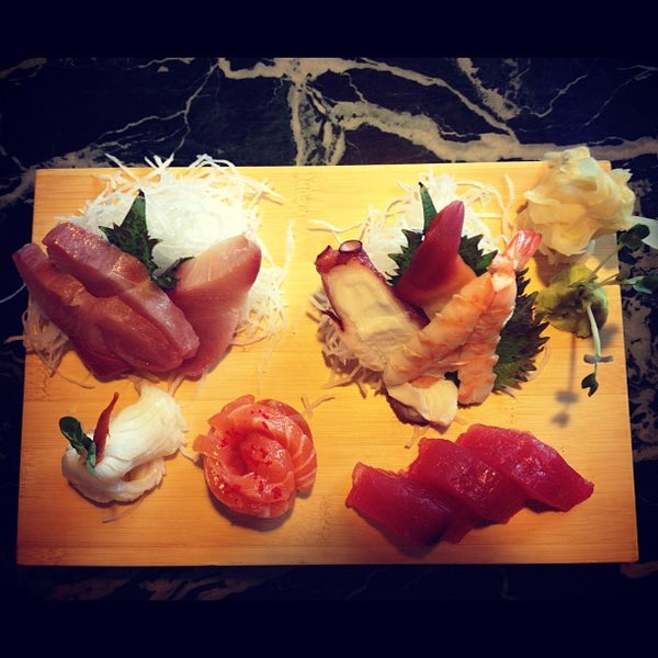 Foto diambil di Wild Wasabi Japanese Cuisine oleh Mrinabh D. pada 4/30/2012