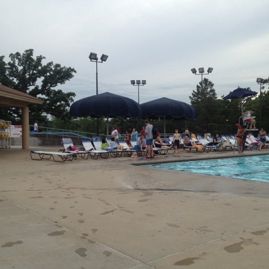 Foto tirada no(a) Edina Aquatic Center por Chase S. em 6/16/2012
