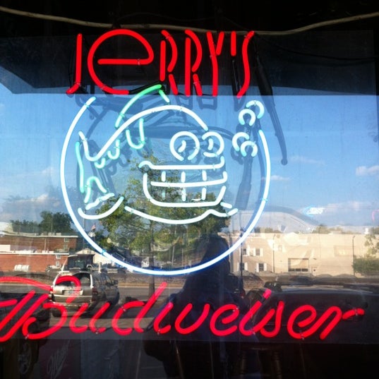 รูปภาพถ่ายที่ Jerry&#39;s Bait Shop โดย Marko H. เมื่อ 7/16/2012