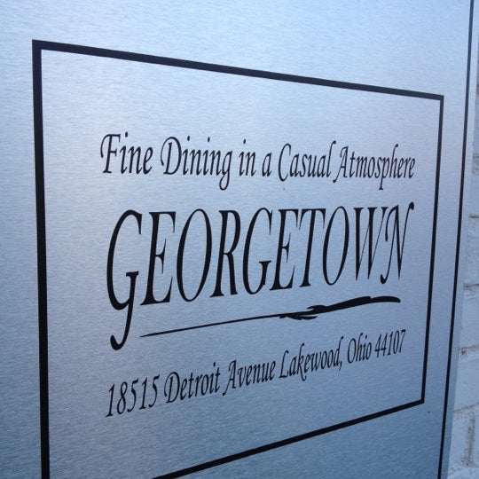 รูปภาพถ่ายที่ Georgetown Restaurant โดย Allen H. เมื่อ 5/19/2012