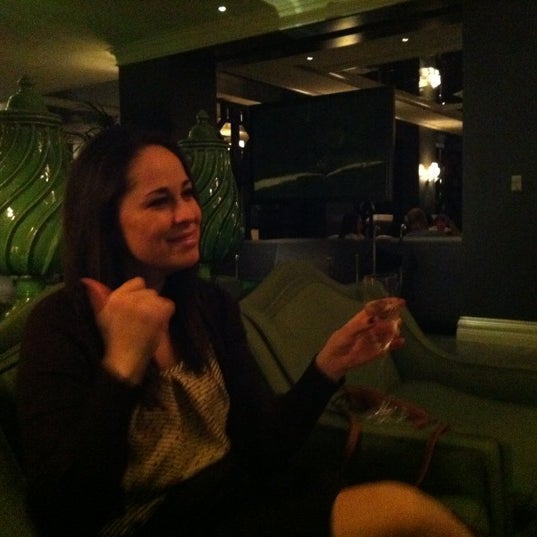 Foto diambil di Cast Lounge at Viceroy Santa Monica oleh Sandi B. pada 3/5/2012