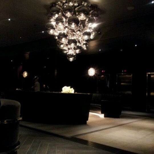 Foto diambil di Hotel Lola (formerly Thirty Thirty) oleh Lu D. pada 2/17/2012