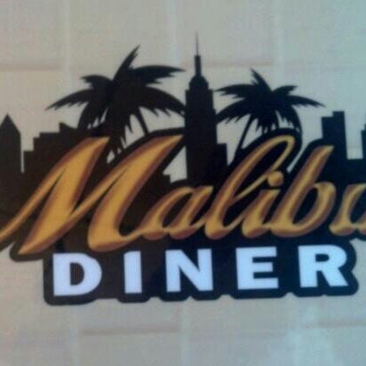 รูปภาพถ่ายที่ Malibu Diner โดย Leny R. เมื่อ 8/21/2012