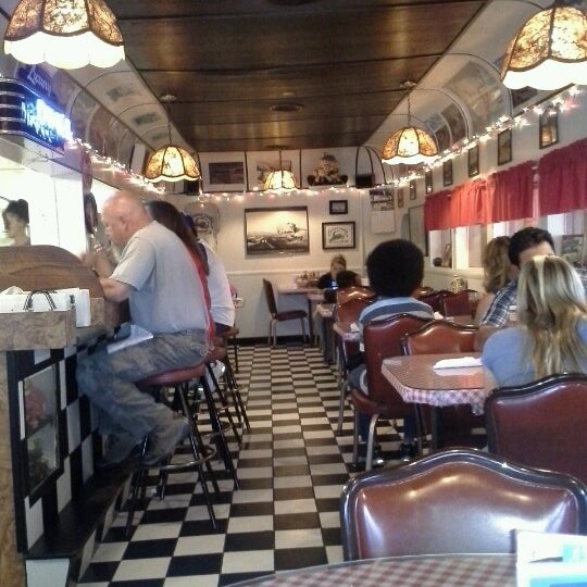 9/8/2012 tarihinde Anna F.ziyaretçi tarafından Luxury Diner'de çekilen fotoğraf