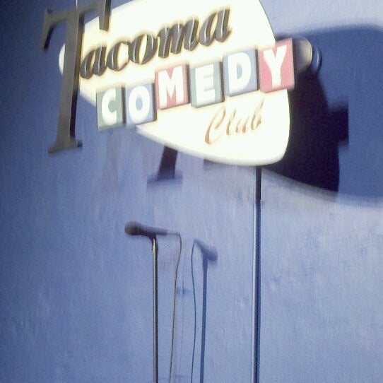 รูปภาพถ่ายที่ Tacoma Comedy Club โดย Flora S. เมื่อ 9/2/2012