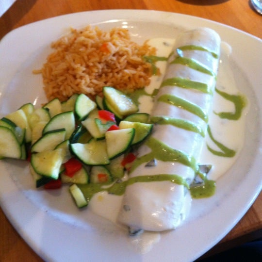 Photo taken at Cantina Laredo by Charles R. on 7/24/2012
