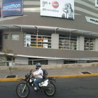 รูปภาพถ่ายที่ Plaza de Las Américas โดย Andres M. เมื่อ 6/20/2012