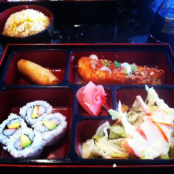 Photo taken at Nigiri Sushi Bar &amp; Restaurant by Jaime O. on 3/3/2012