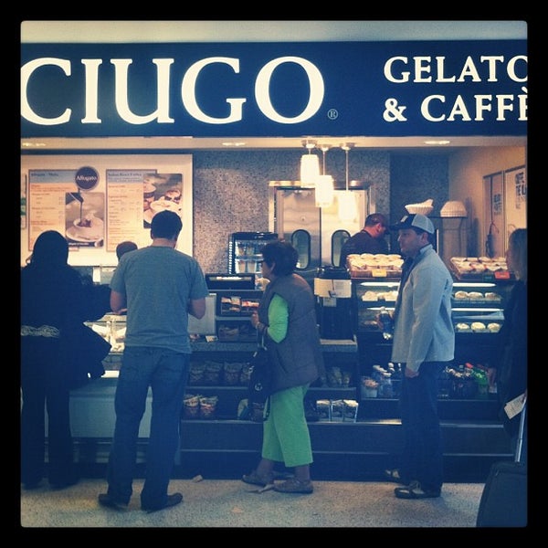 Foto diambil di Paciugo Gelato &amp; Caffè oleh Melissa H. pada 2/6/2012