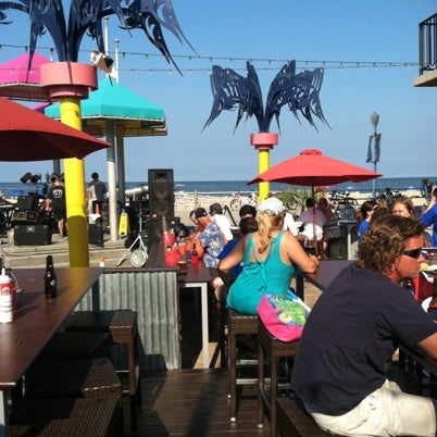 Foto scattata a Mahi Mah&#39;s Seafood Restaurant da Annie L. il 7/29/2012