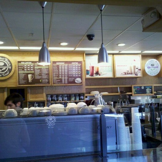 Photo taken at The Coffee Bean &amp; Tea Leaf by Edward P. on 4/29/2012