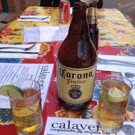 Foto diambil di Calavera Empanadas &amp; Tequila Bar oleh Ashley D. pada 4/13/2012