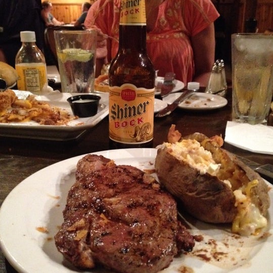 Foto diambil di McBride’s Steakhouse oleh Dwaine S. pada 7/14/2012
