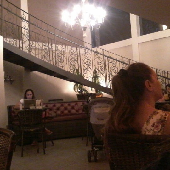 9/13/2012 tarihinde Ana Helena T.ziyaretçi tarafından Grenat Cafés Especiais'de çekilen fotoğraf