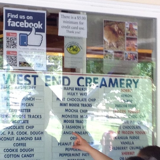 รูปภาพถ่ายที่ West End Creamery โดย Fred D. เมื่อ 5/19/2012
