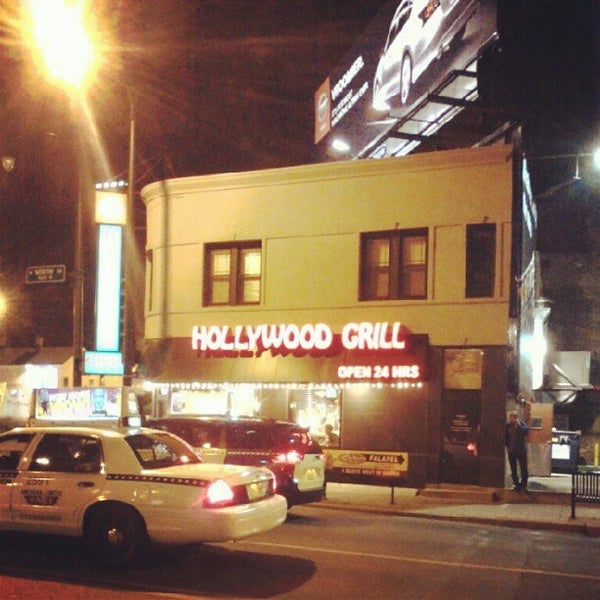 Photo taken at Hollywood Grill by Emmanuel W. on 9/7/2012